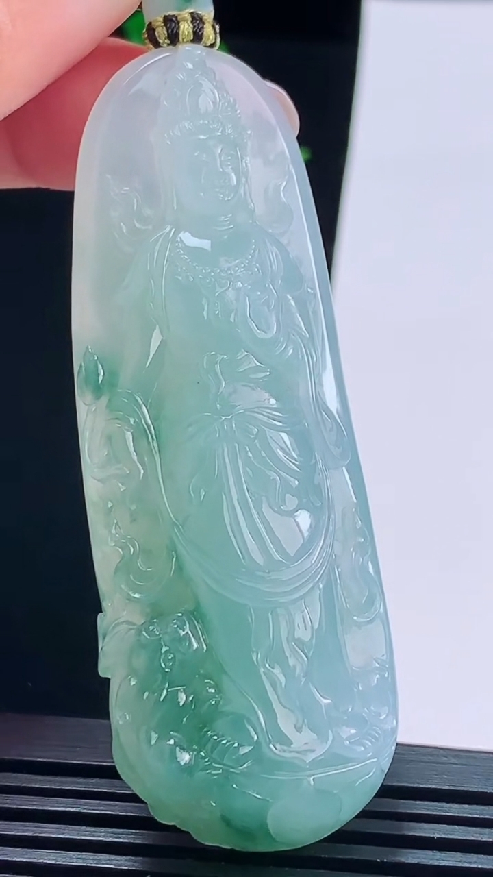 天然A货翡翠种飘花文殊菩萨吊坠，尺寸70.8-25-11.5 重量:37.79g
8月17日