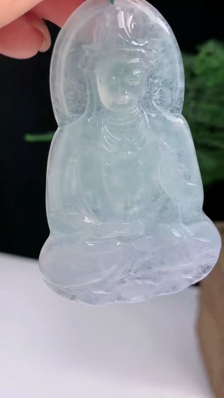天然A货翡翠素衣观音吊坠，尺寸67.5-42-5.2 重量:28.87g
8月18日