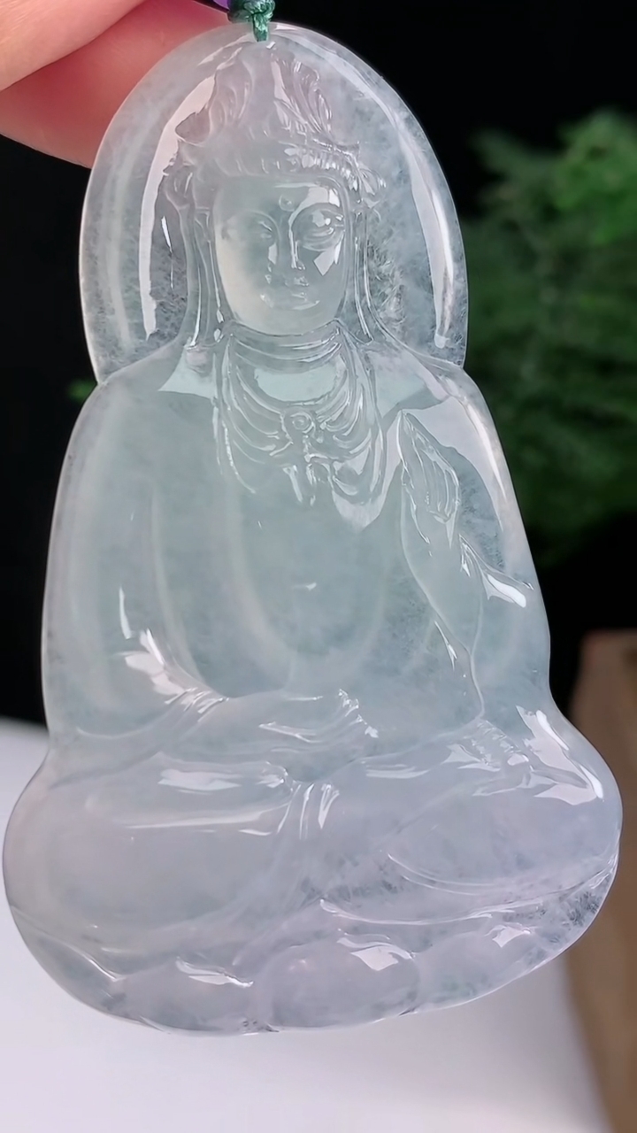 天然A货翡翠素衣观音吊坠，尺寸67.5-42-5.2 重量:28.87g
8月18日