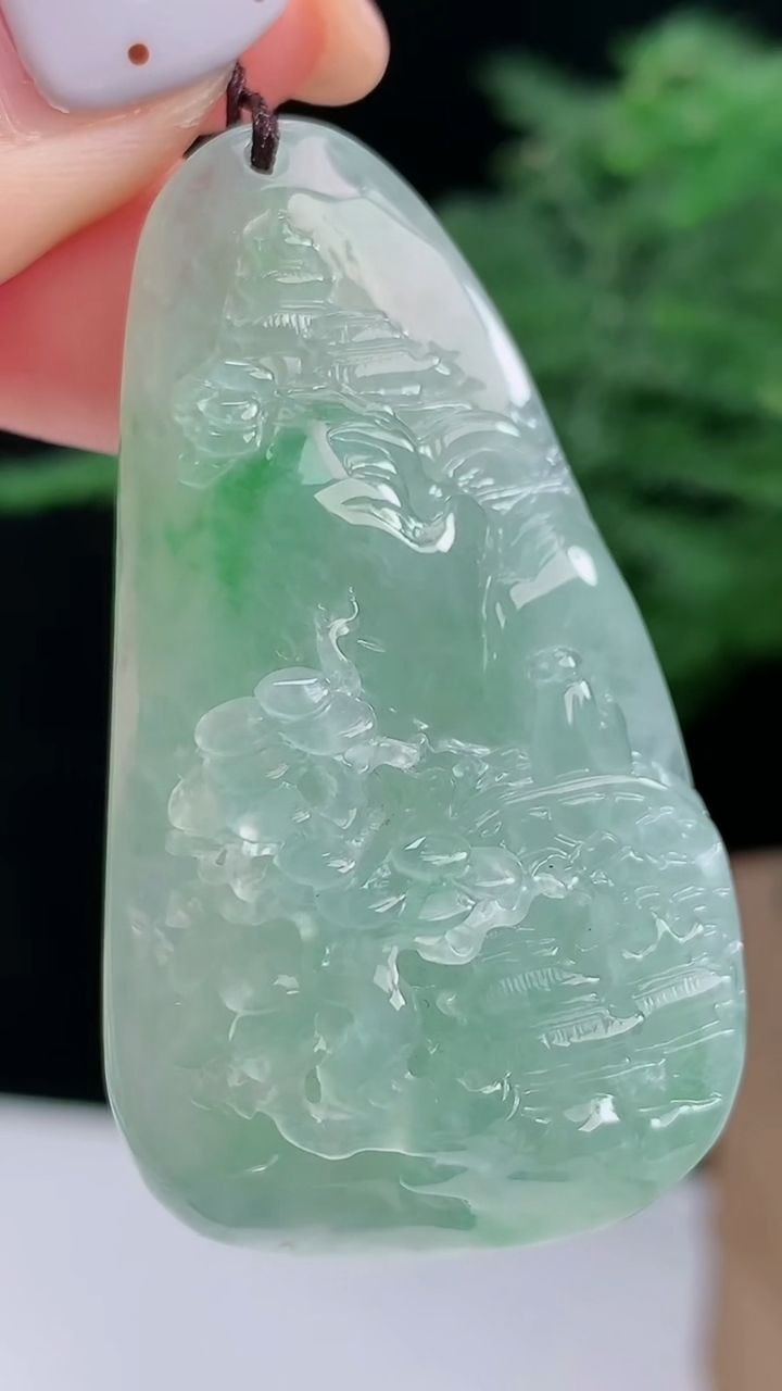 天然A货翡翠山水牌吊坠，尺寸49-27-12.2，重量:21.30g
8月18日