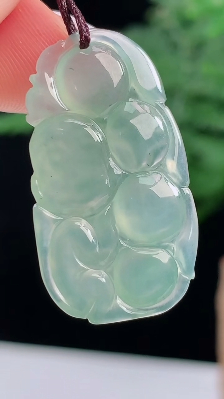 天然A货翡翠灵猴献瑞吊坠，尺寸30-17-4 重量:3.80g
8月18日