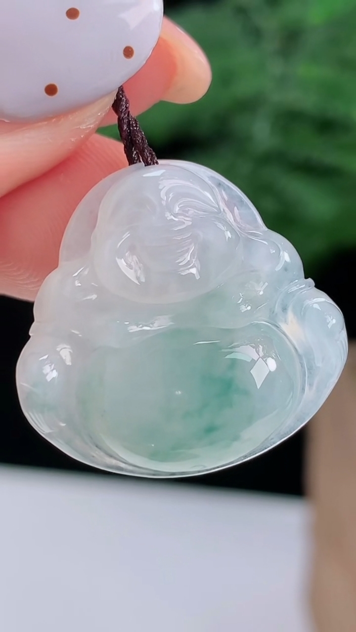 天然A货翡翠飘花佛公吊坠，尺寸22.5-23.6-5.2 重量:4.16g
8月18日