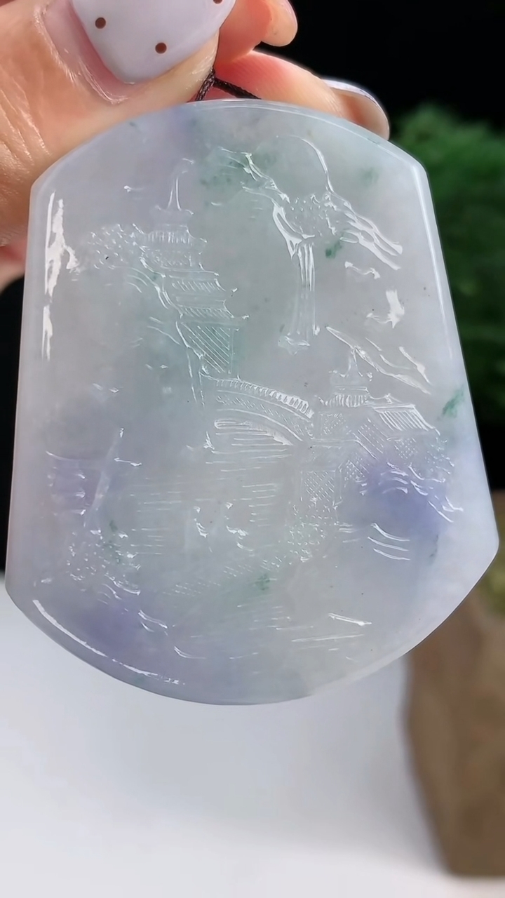天然A货翡翠紫罗兰 飘花山水牌吊坠，尺寸51-43-5.5 重量:32.02g
8月18日