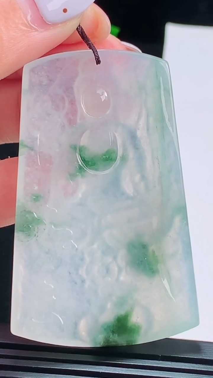 天然A货翡翠种飘花虚空藏菩萨吊坠，尺寸57-36-5.8 重量:27.49g
8月18日