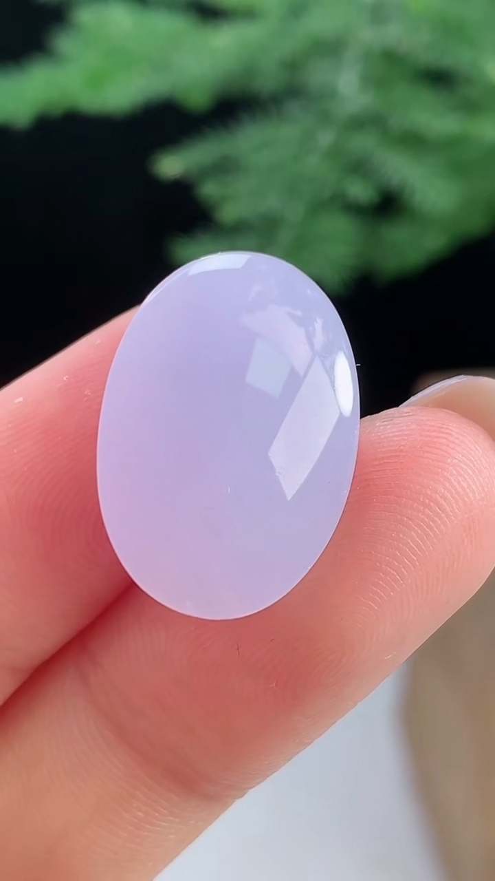 天然A货翡翠冰种紫罗兰蛋面镶嵌件，尺寸20.5-14-8.5 重量:4.03g
8月18日