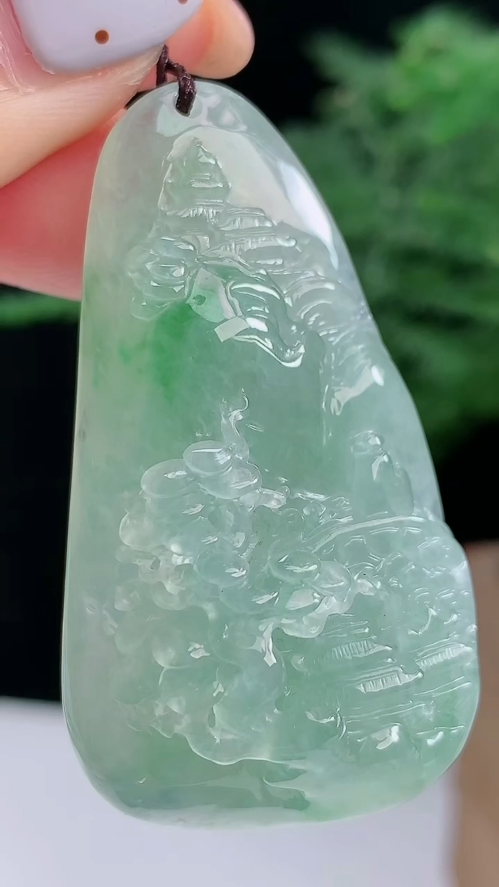 天然A货翡翠山水牌吊坠，尺寸49-27-12.2，重量:21.30g
8月18日