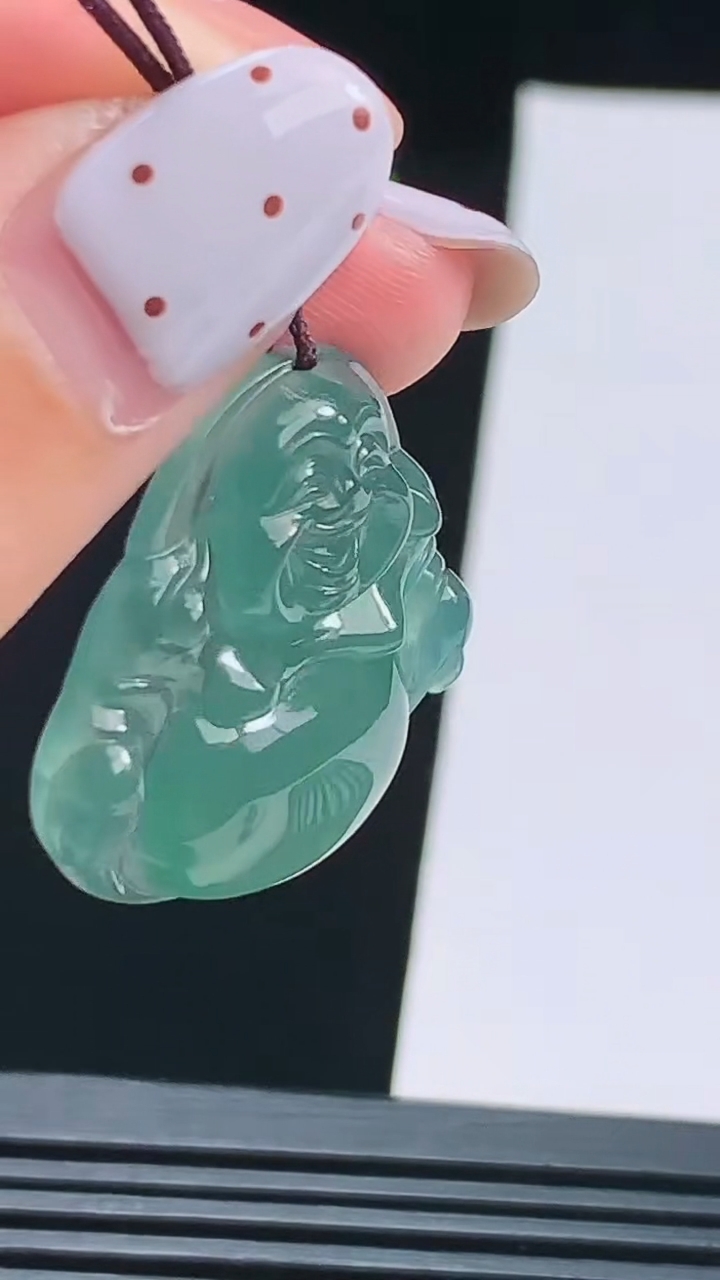 天然A货翡翠佛公吊坠，尺寸27-27.5-6.2 重量:6.78g
8月18日