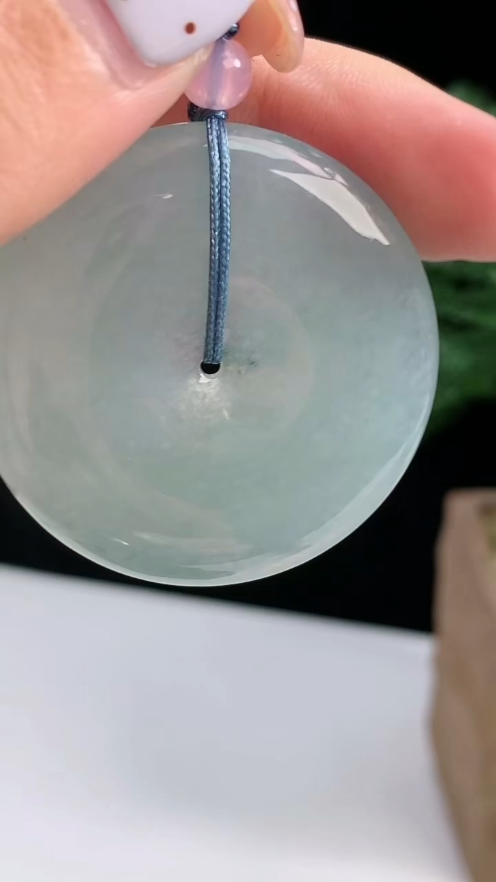 天然A货翡翠平安扣吊坠，尺寸40-5.5 重量:19.27g
8月18日