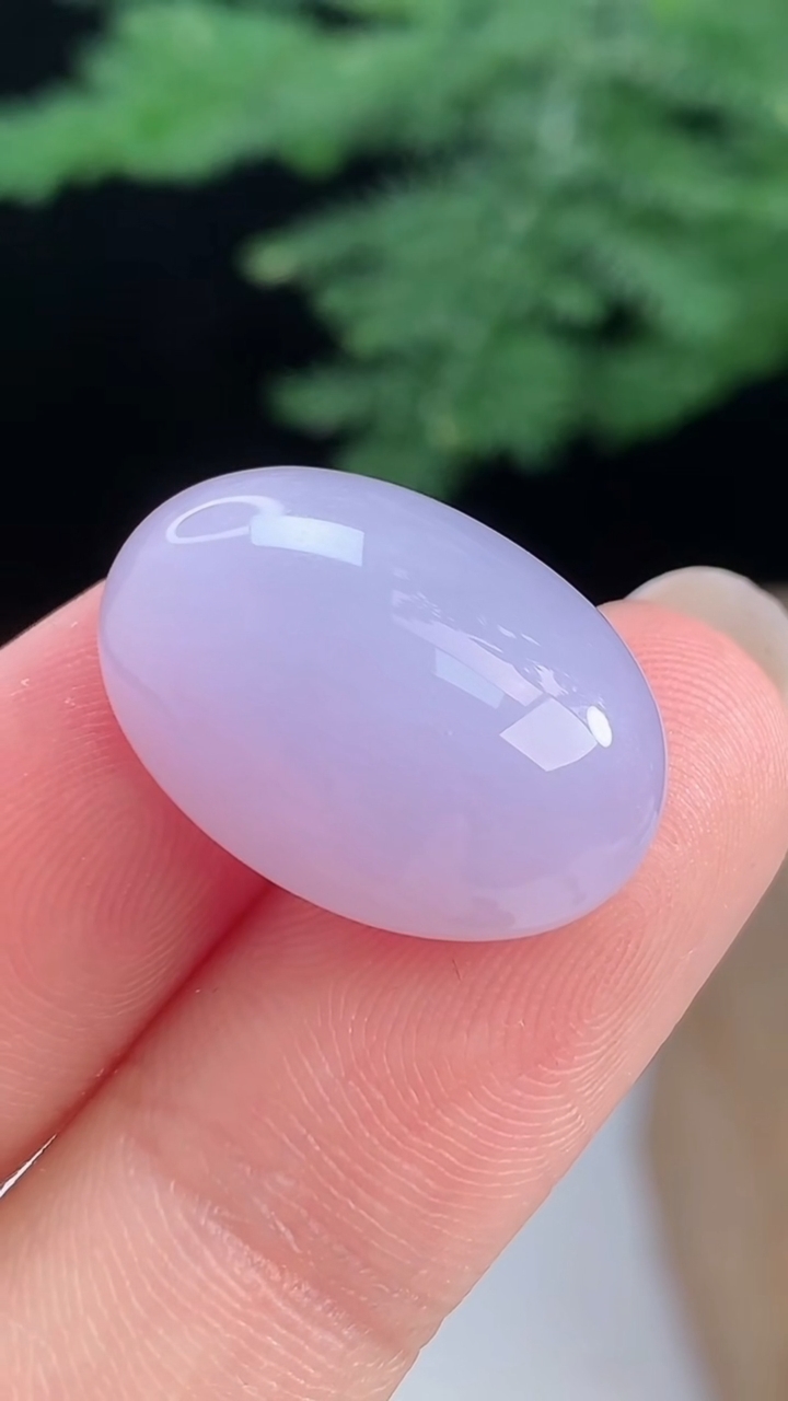 天然A货翡翠冰种紫罗兰蛋面镶嵌件，尺寸20.5-14-8.5 重量:4.03g
8月18日