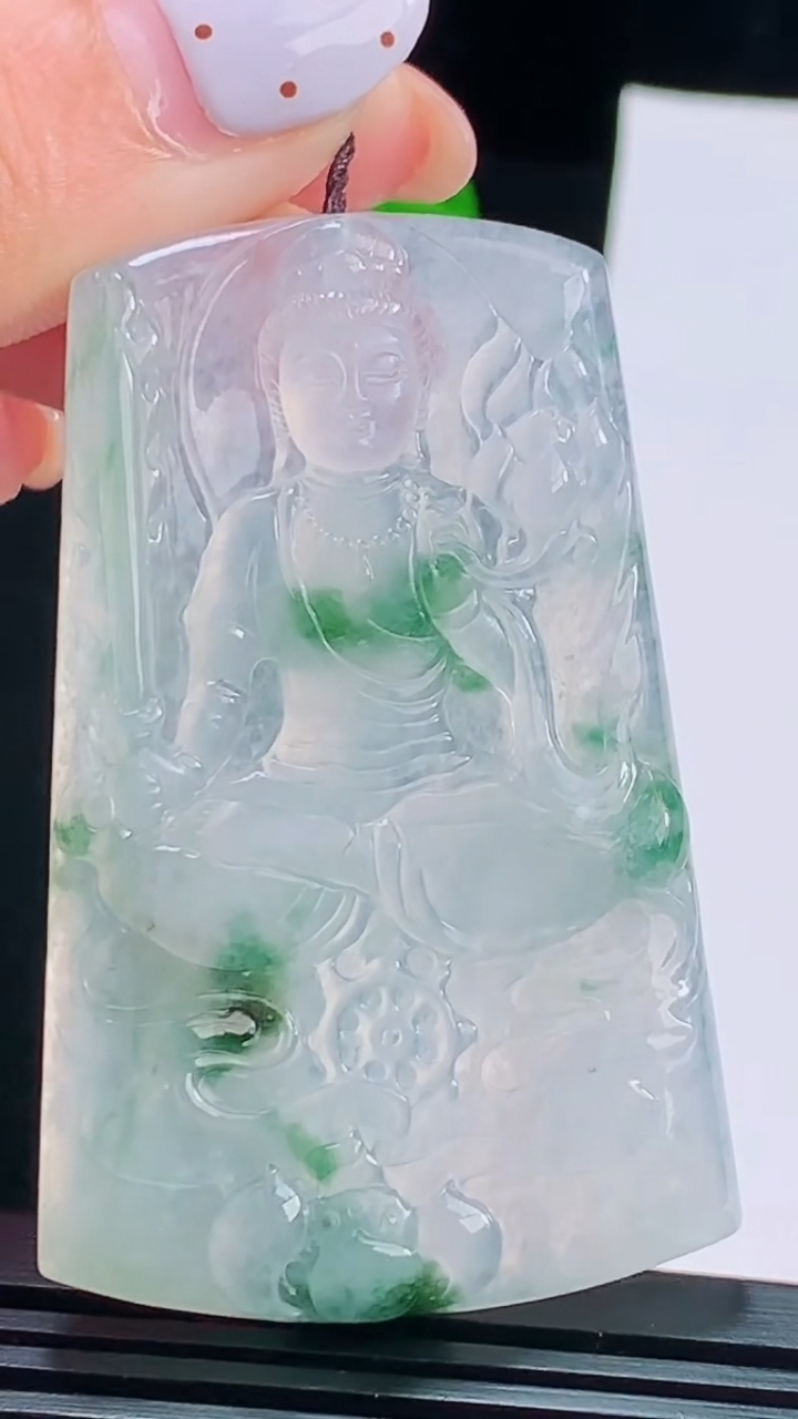 天然A货翡翠种飘花虚空藏菩萨吊坠，尺寸57-36-5.8 重量:27.49g
8月18日