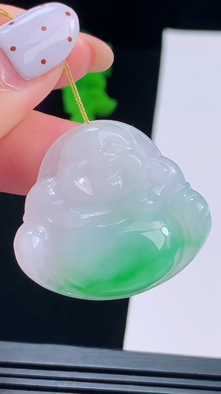 天然A货翡翠佛公吊坠，尺寸28.5-32-6 重量:8.86g
8月19日