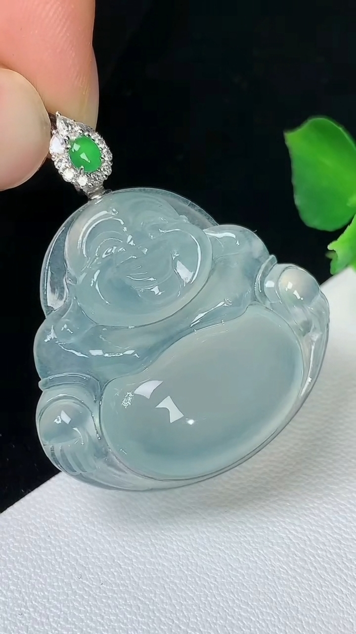 天然A货翡翠白冰佛公吊坠，尺寸28-32.2-7，重量:10.00g
8月19日