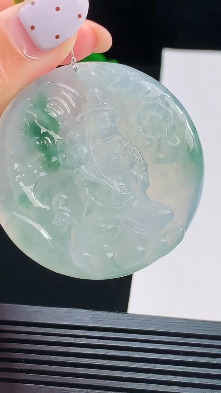 天然A货翡翠飘花普贤菩萨吊坠，尺寸45.8-5.8 重量:25.10g
8月19日