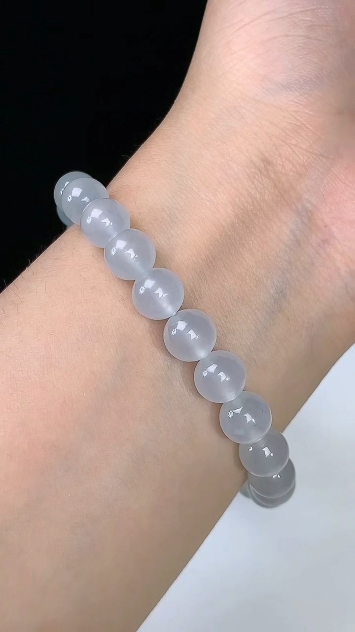 天然A货翡翠白冰圆珠手串，尺寸8-23颗，重量:20.02g8月19日
工厂直销收藏佳品,种好水足，