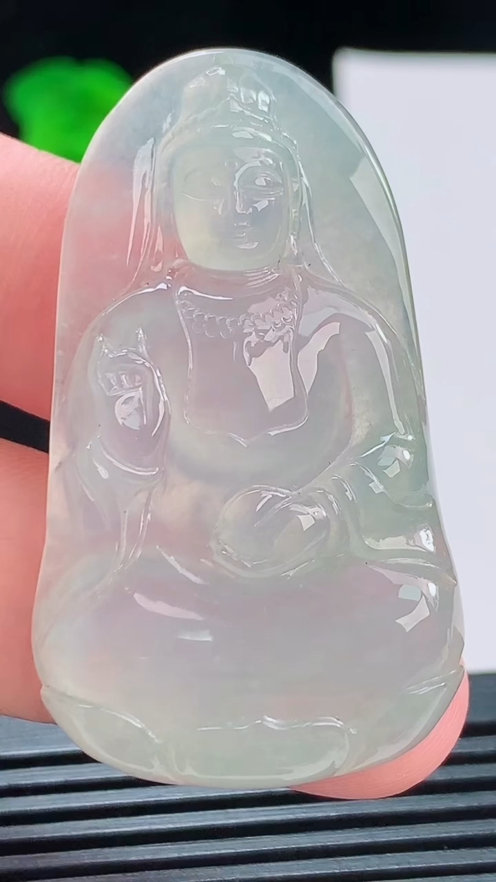 天然A货翡翠观音菩萨吊坠，尺寸47.2-27.2-5.5重量:13.65g
8月19日