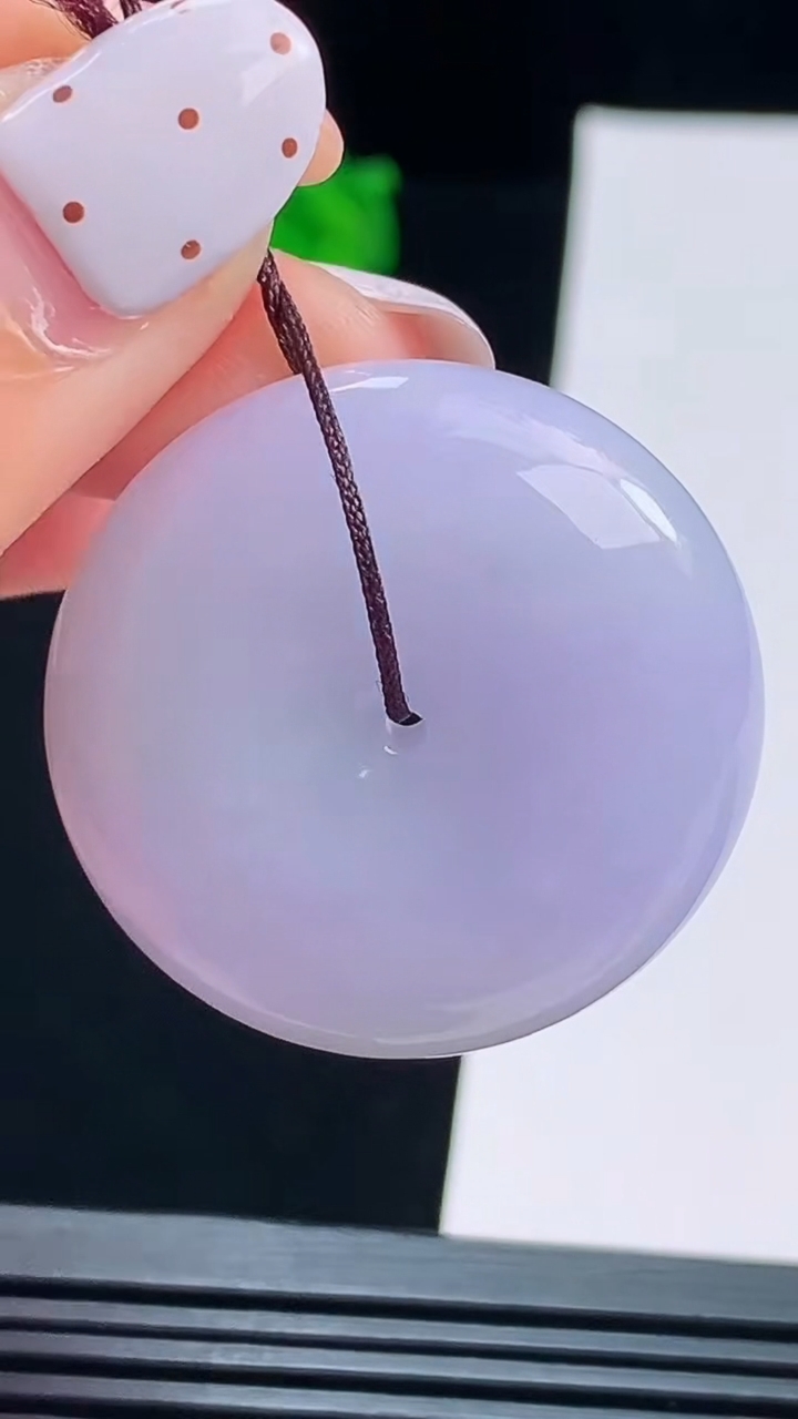 天然A货翡翠紫罗兰平安扣吊坠，尺寸32.5-8.8 重量:20.11g
8月19日