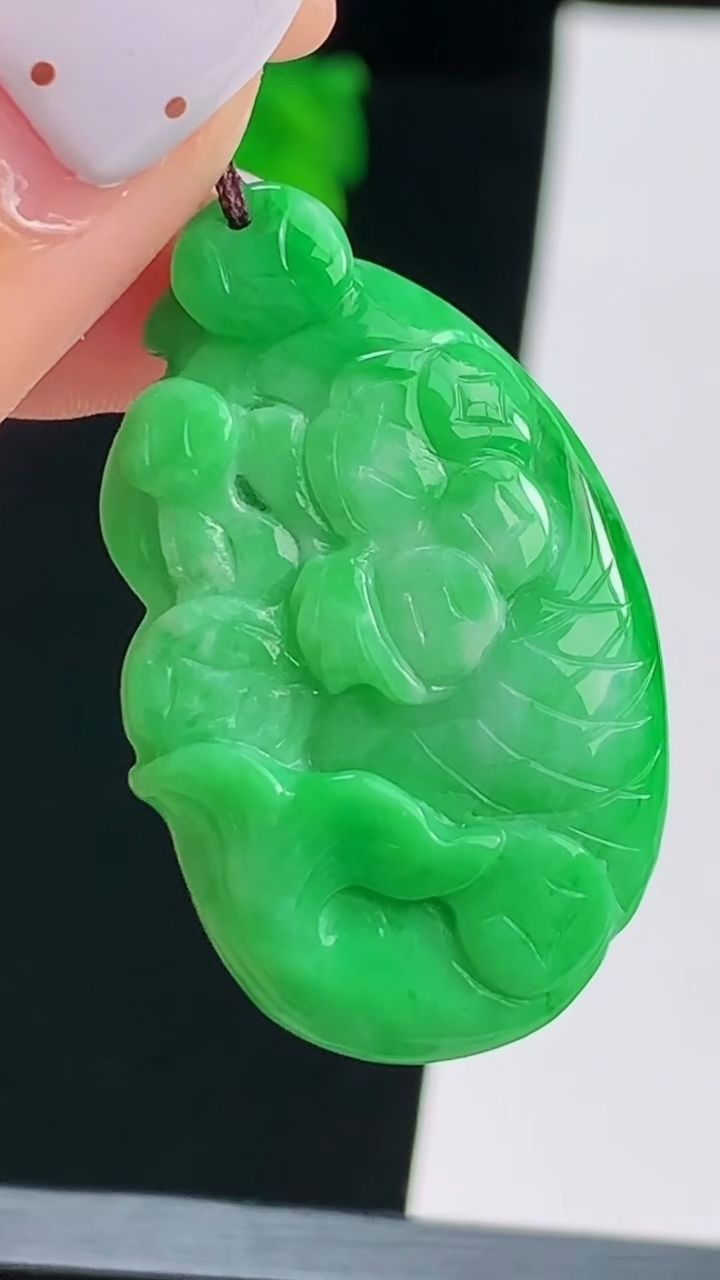 天然A货翡翠年年有余吊坠，尺寸36-22-6 重量:8.07g
8月19日