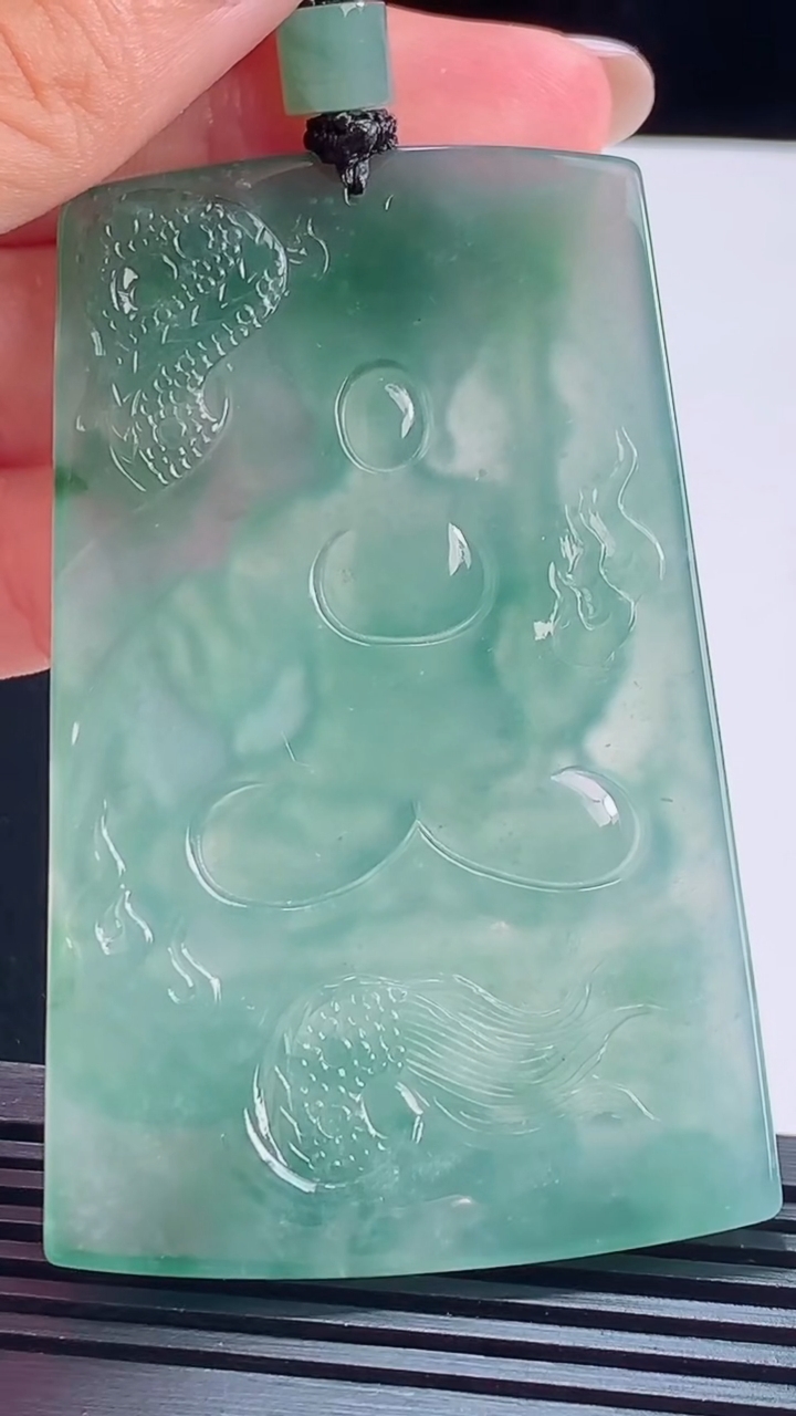 天然A货翡翠种飘花祥龙不动明王吊坠，尺寸70-44-5.2 重量:28.84g
8月19日