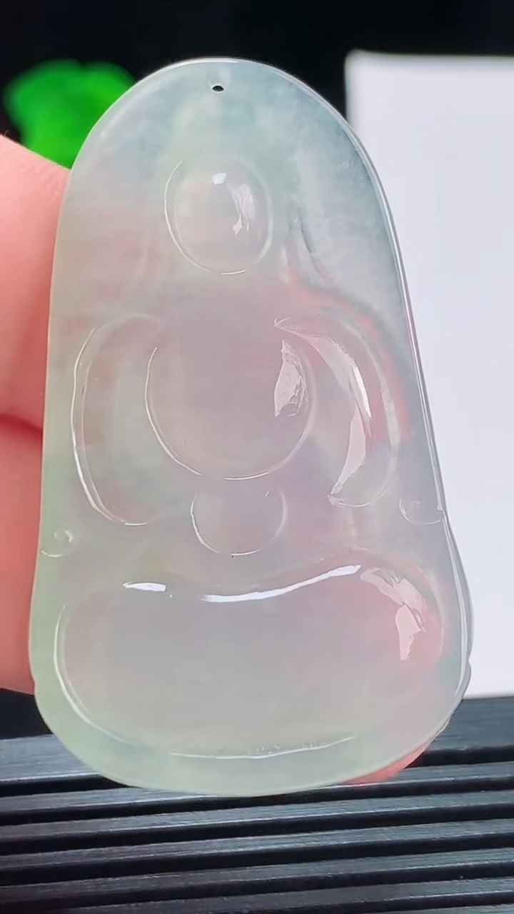 天然A货翡翠观音菩萨吊坠，尺寸47.2-27.2-5.5重量:13.65g
8月19日