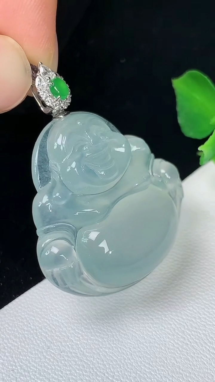 天然A货翡翠白冰佛公吊坠，尺寸28-32.2-7，重量:10.00g
8月19日