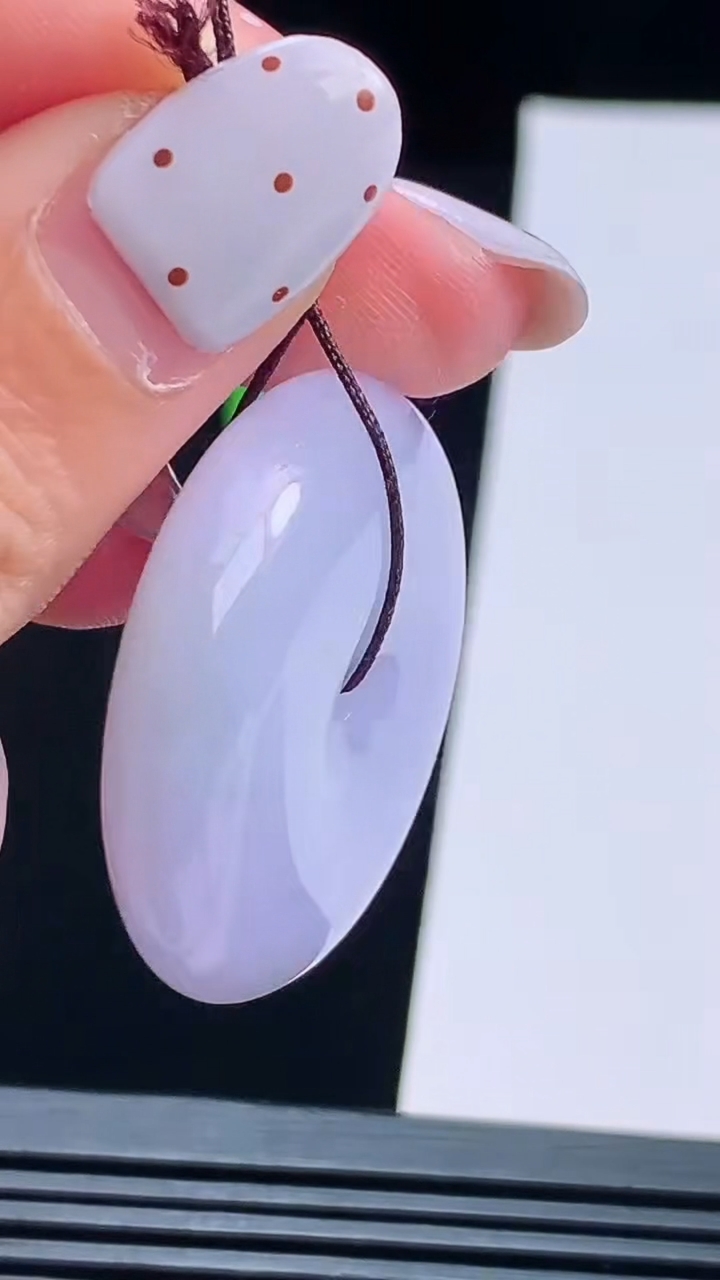 天然A货翡翠紫罗兰平安扣吊坠，尺寸32.5-8.8 重量:20.11g
8月19日