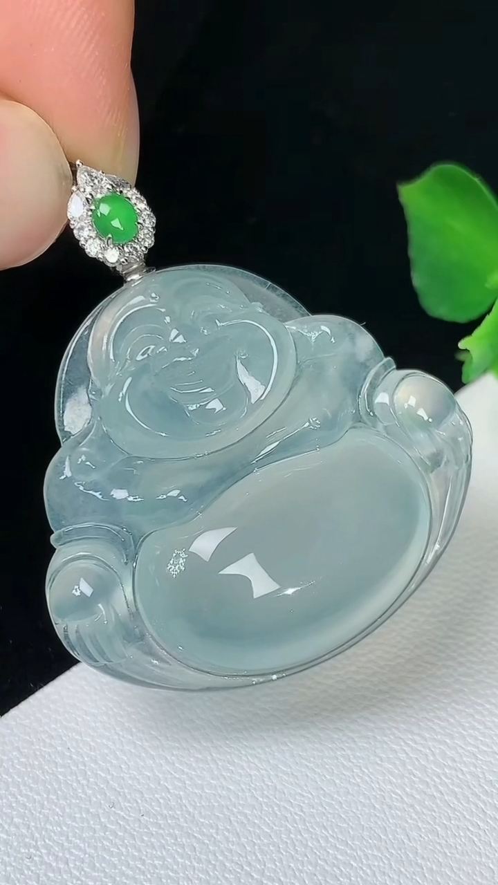 天然A货翡翠白冰佛公吊坠，尺寸28-32.2-7，重量:10.00g
8月19日