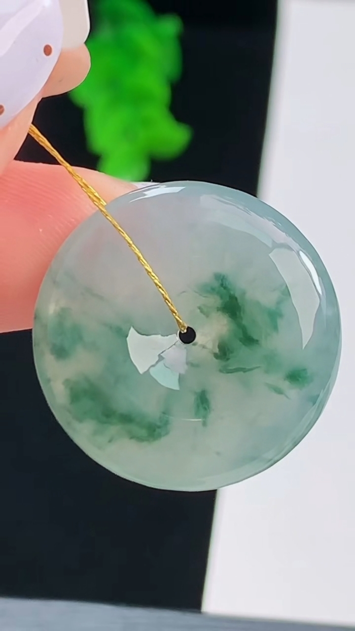 天然A货翡翠飘花平安扣吊坠，尺寸23.8-5 重量:6.00g
8月19日