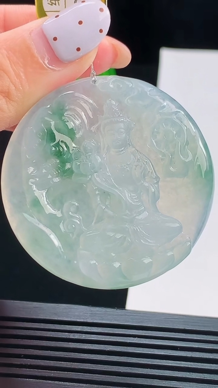 天然A货翡翠飘花普贤菩萨吊坠，尺寸45.8-5.8 重量:25.10g
8月19日