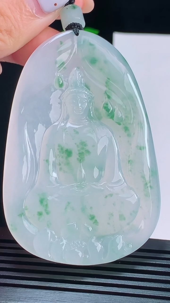 天然A货翡翠种飘花素衣观音吊坠，尺寸71.8-47-5.5 重量:43.12g
8月19日