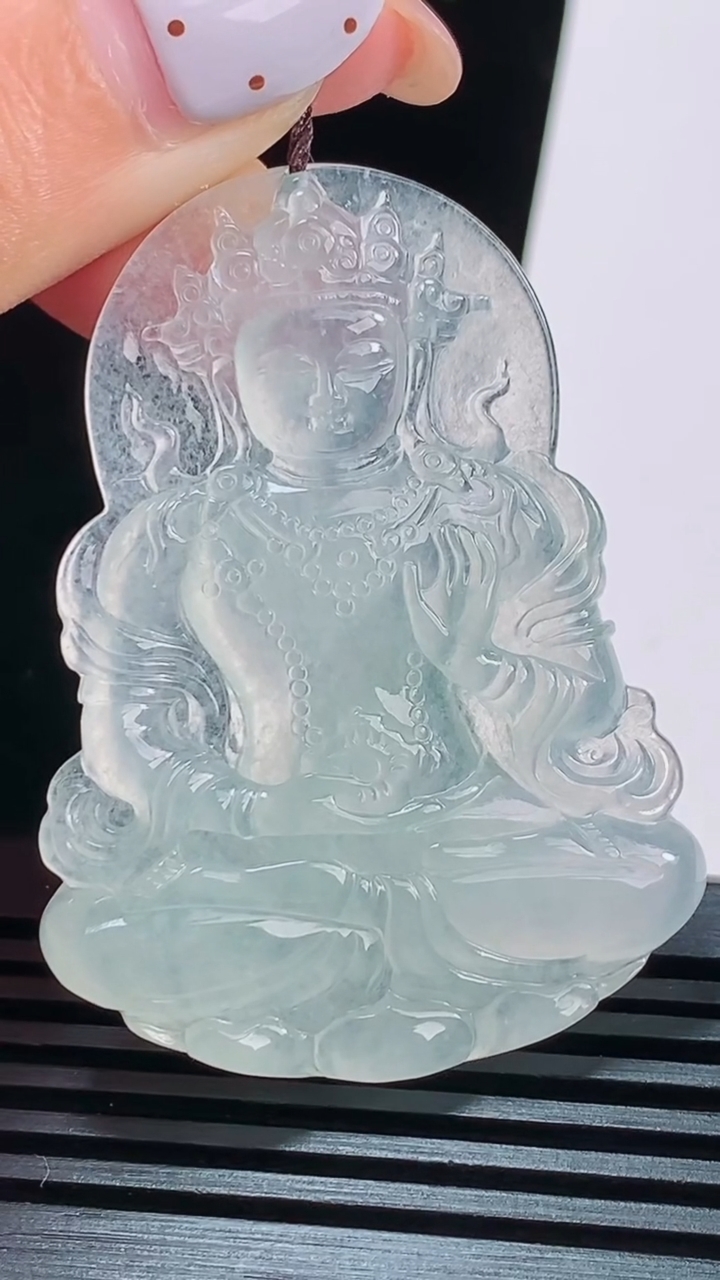 天然A货翡翠度母菩萨吊坠，尺寸51-37.5-4.5 重量:15.33g
8月20日