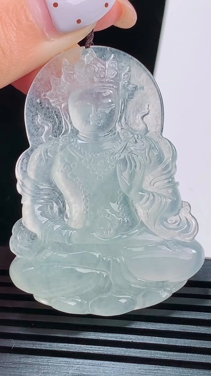 天然A货翡翠度母菩萨吊坠，尺寸51-37.5-4.5 重量:15.33g
8月20日