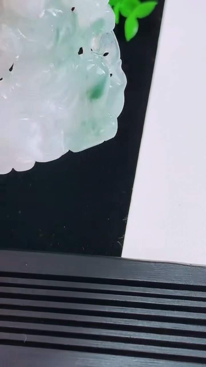 天然A货翡翠飘花普贤菩萨吊坠，尺寸64.5-43-7.8 重量:34.06g
8月20日