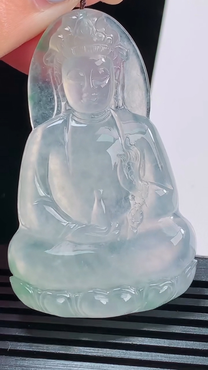 天然A货翡翠冰种飘花素衣观音吊坠，尺寸56.6-35-5.8 重量:21.35g
8月20日