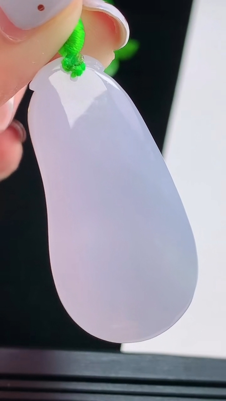 天然A货翡翠紫罗兰 飘花福瓜吊坠，尺寸43.5-22-11.2，重量:21.16g
8月21日