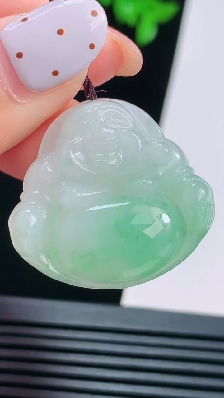 天然A货翡翠佛公吊坠，尺寸26-28-7 重量:7.52g
8月21日