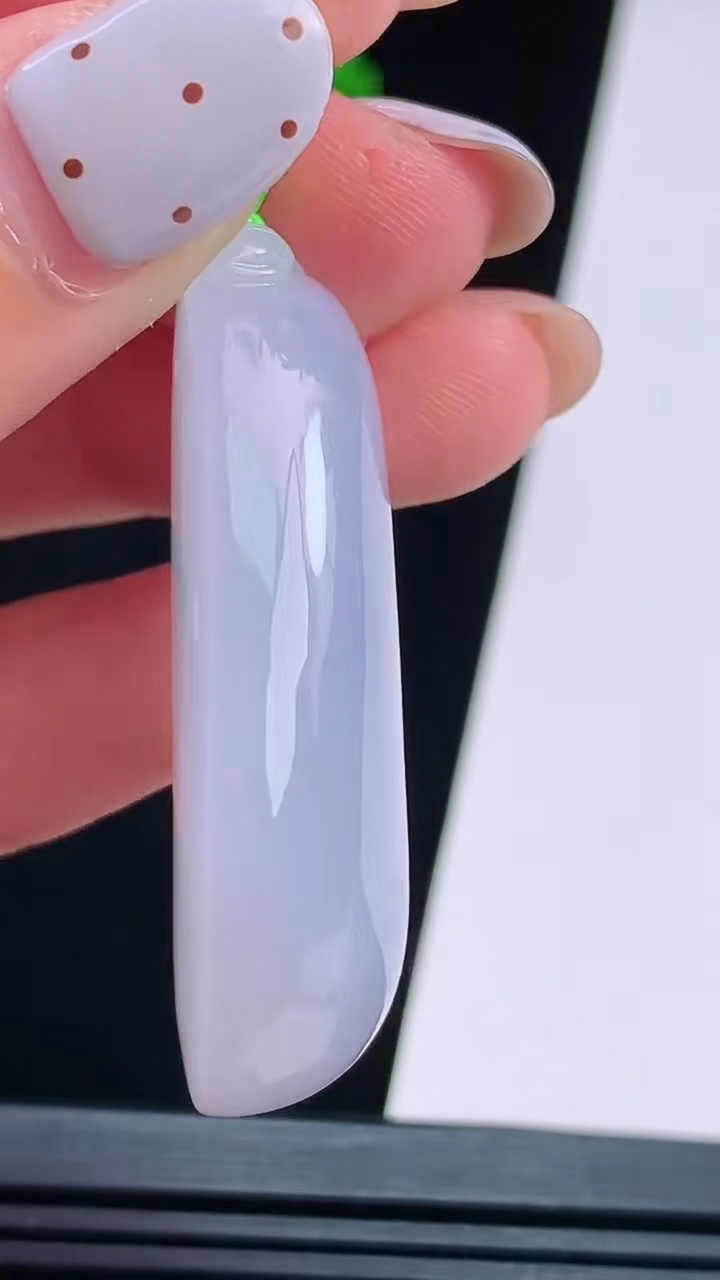 天然A货翡翠紫罗兰 飘花福瓜吊坠，尺寸43.5-22-11.2，重量:21.16g
8月21日