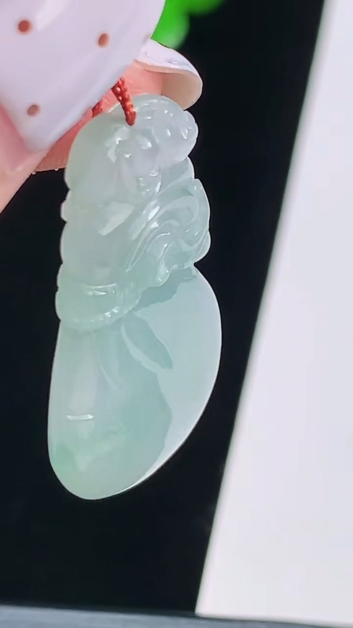 天然A货翡翠福袋吊坠，尺寸35-20-5.5 重量:7.60g
8月21日