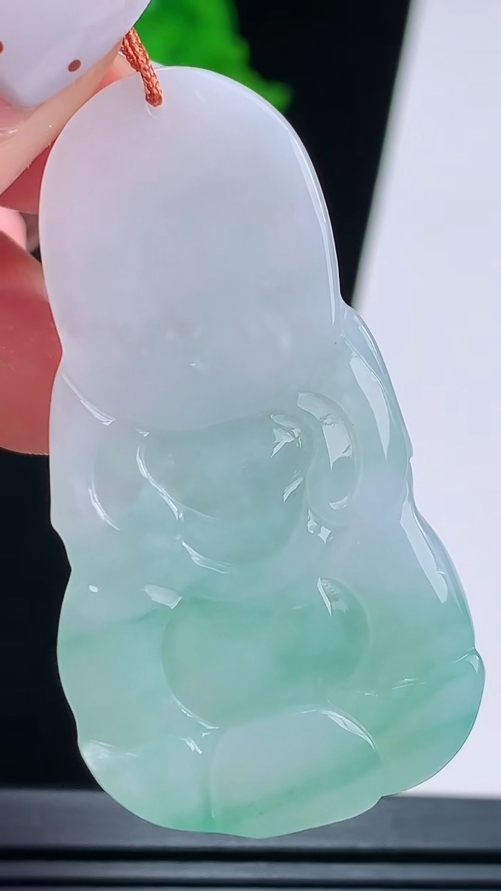 天然A货翡翠正装观音吊坠，尺寸50-27-5.2，重量:13.39g
8月21日