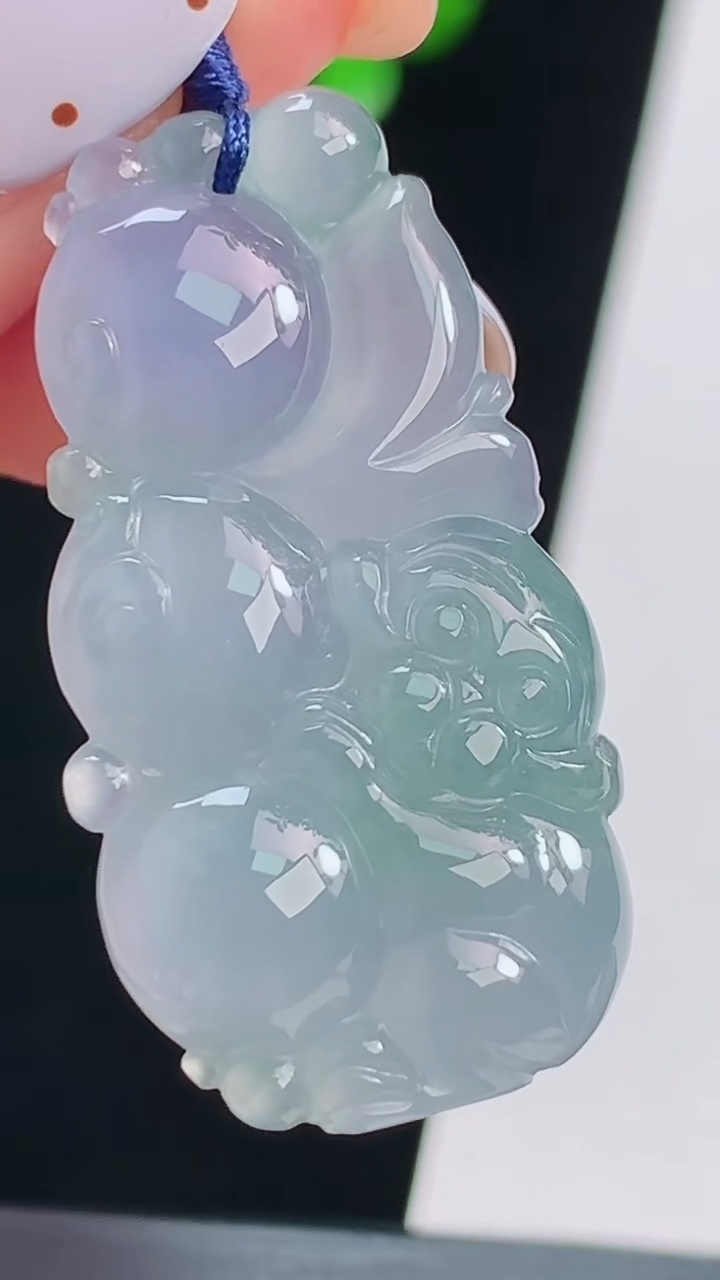 天然A货翡翠紫罗兰 飘花灵猴献瑞吊坠，尺寸36.5-19-7 重量:8.52g
8月21日