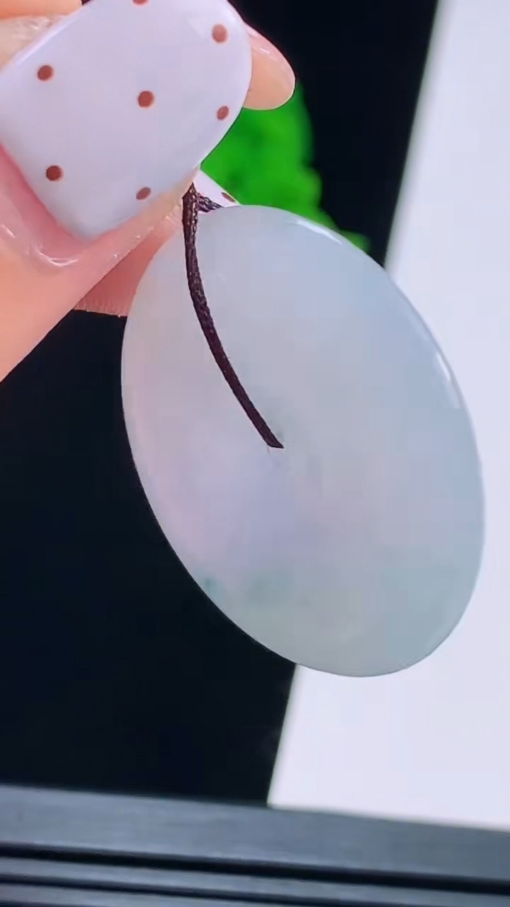 天然A货翡翠飘花平安扣吊坠，尺寸29-5.5 重量:10.15g
8月21日