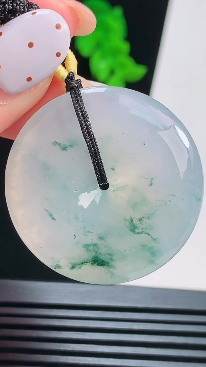 天然A货翡翠冰种飘花平安扣吊坠，尺寸33-6 重量:16.28g
8月21日
