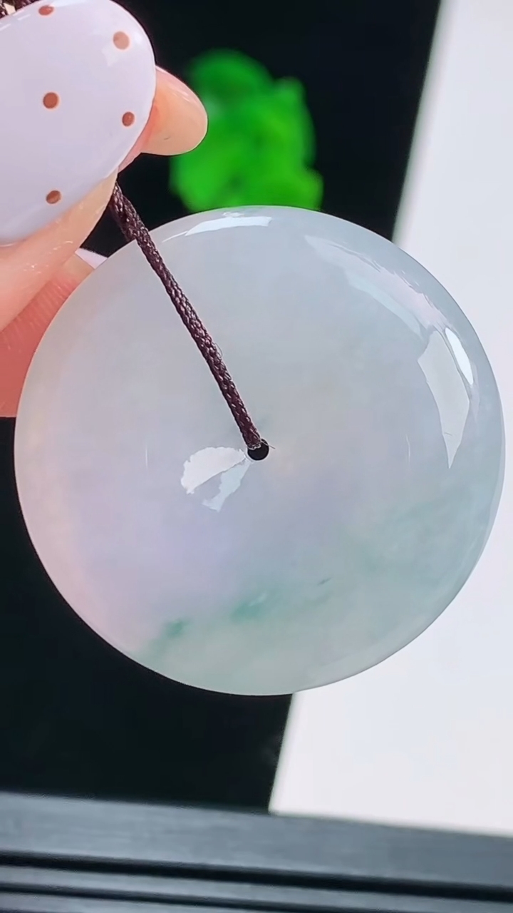 天然A货翡翠飘花平安扣吊坠，尺寸29-5.5 重量:10.15g
8月21日