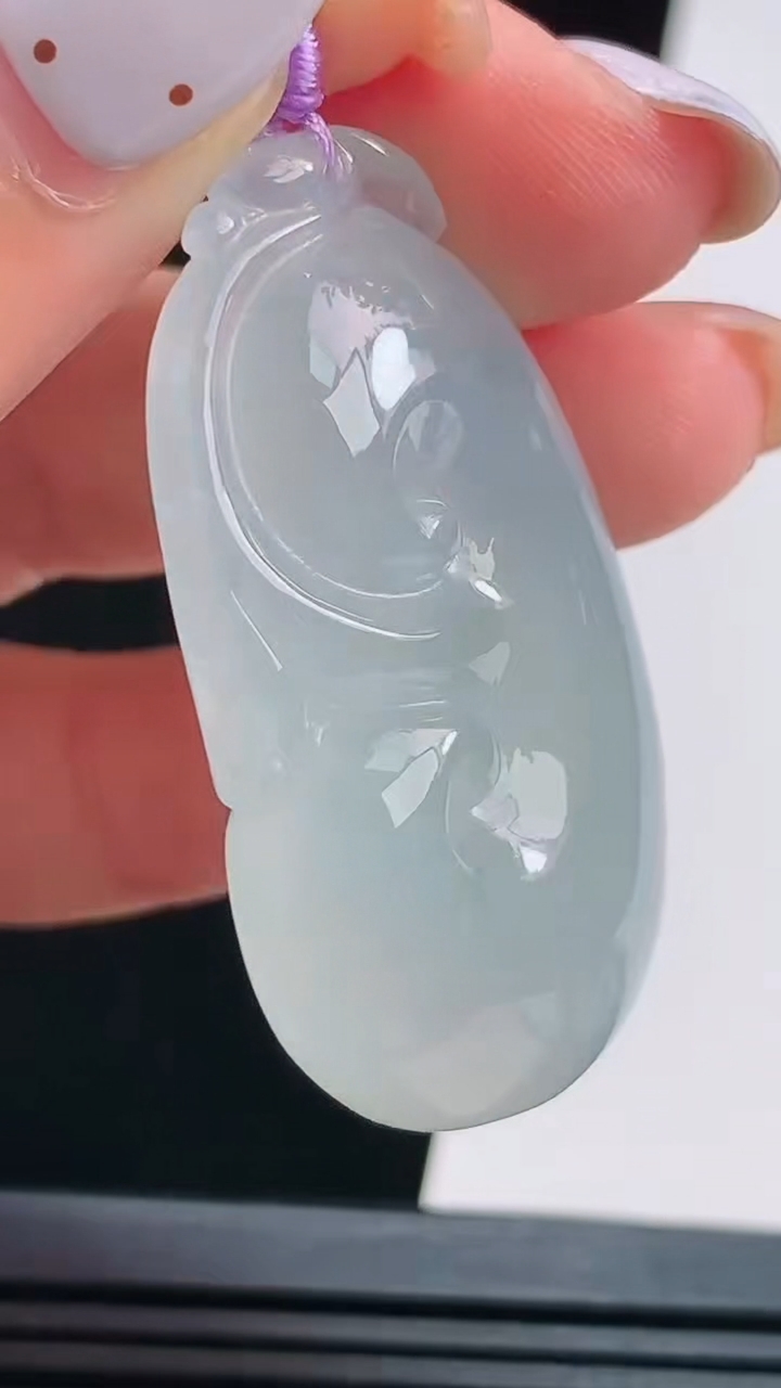 天然A货翡翠如意吊坠，尺寸42-23-9 重量:18.13g
8月21日