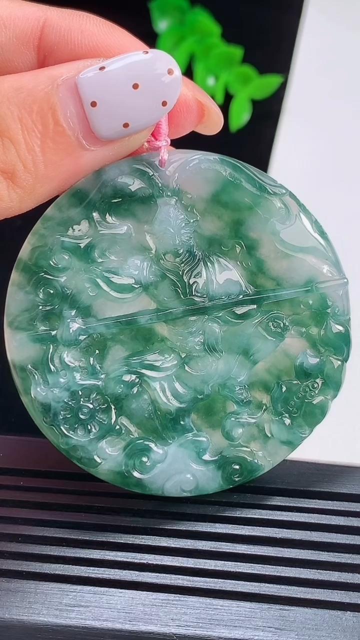 天然A货翡翠飘花齐天大圣孙悟空吊坠，尺寸51-5.5，重量:31.84g
8月21日