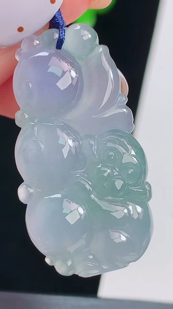 天然A货翡翠紫罗兰 飘花灵猴献瑞吊坠，尺寸36.5-19-7 重量:8.52g
8月21日