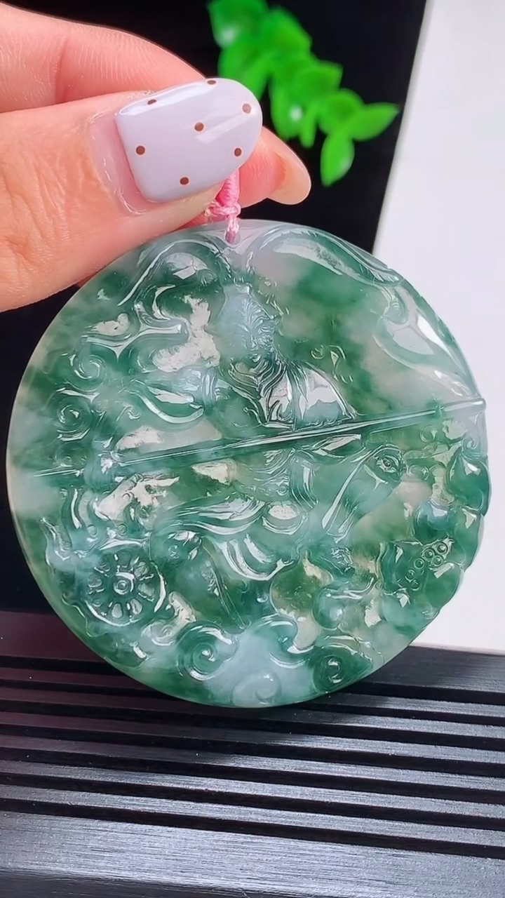 天然A货翡翠飘花齐天大圣孙悟空吊坠，尺寸51-5.5，重量:31.84g
8月21日