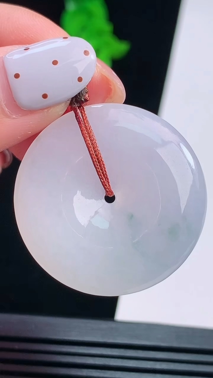 天然A货翡翠紫罗兰 飘花平安扣吊坠，尺寸31.5-5，重量:10.00g
8月21日