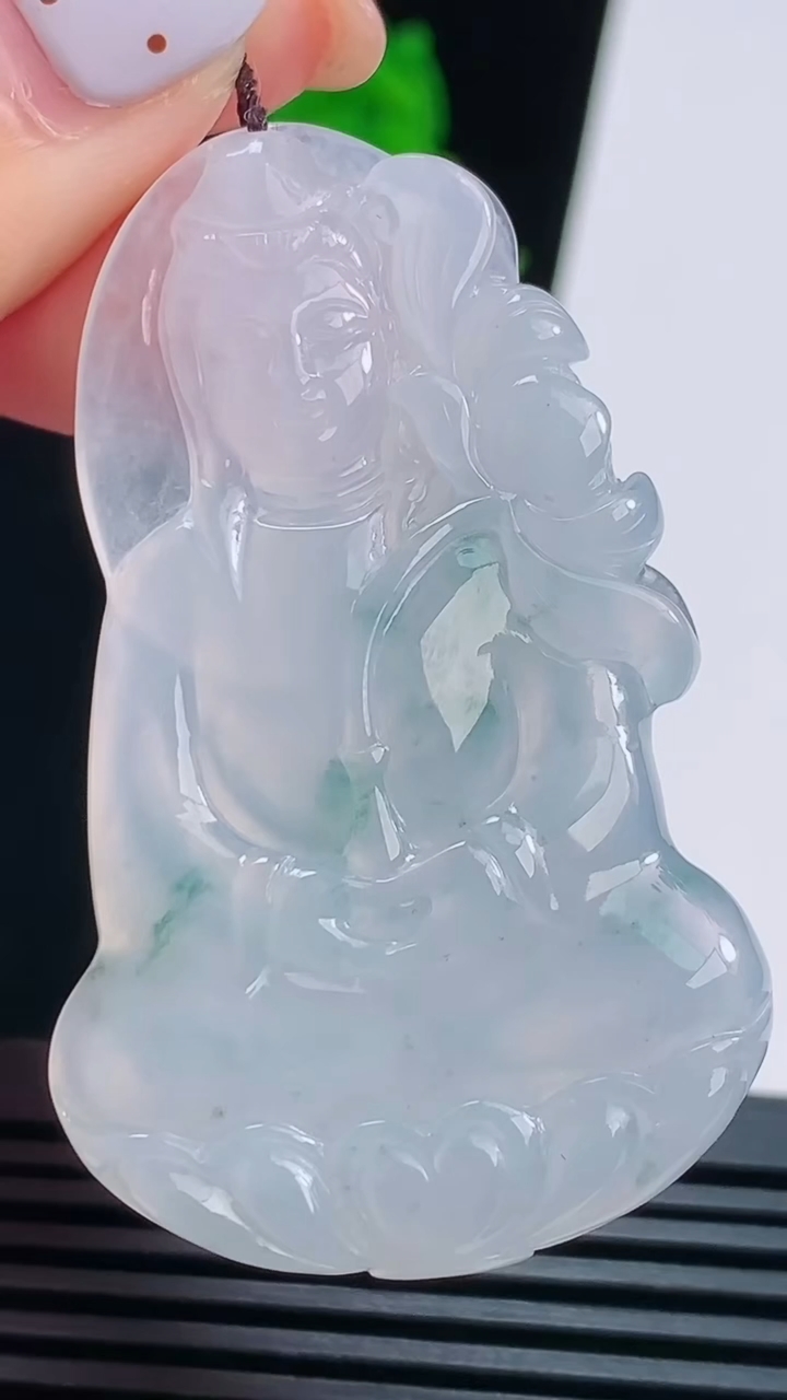 天然A货翡翠飘花大势至菩萨吊坠，尺寸53.5-32.6-5 重量:16.01g
8月21日