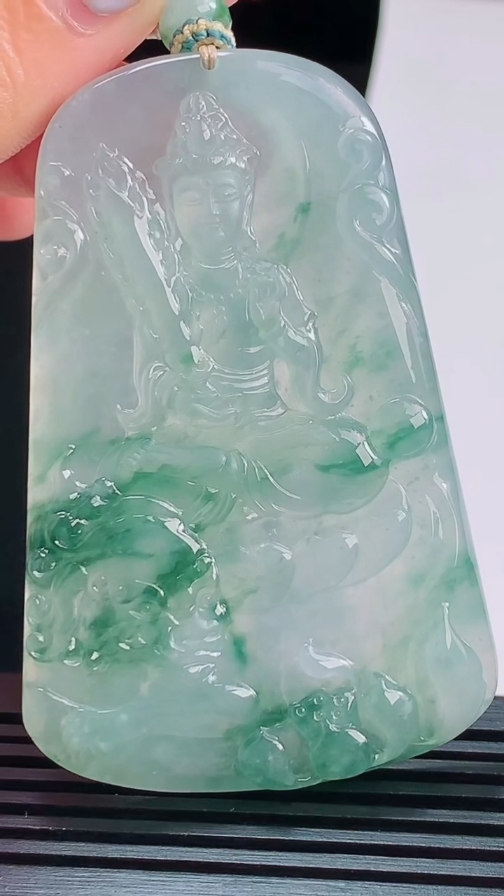 天然A货翡翠种飘花文殊菩萨吊坠，尺寸69-44.5-5.8 重量:46.09g
8月22日