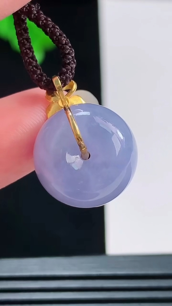 天然A货翡翠18k金紫罗兰平安扣 面包扣吊坠，尺寸16.2-11.5重量:6.56g
8月22日